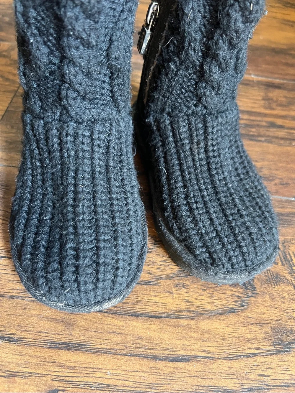 UGG Classic Toddlers  Cardi Cable Knit boots black size 9